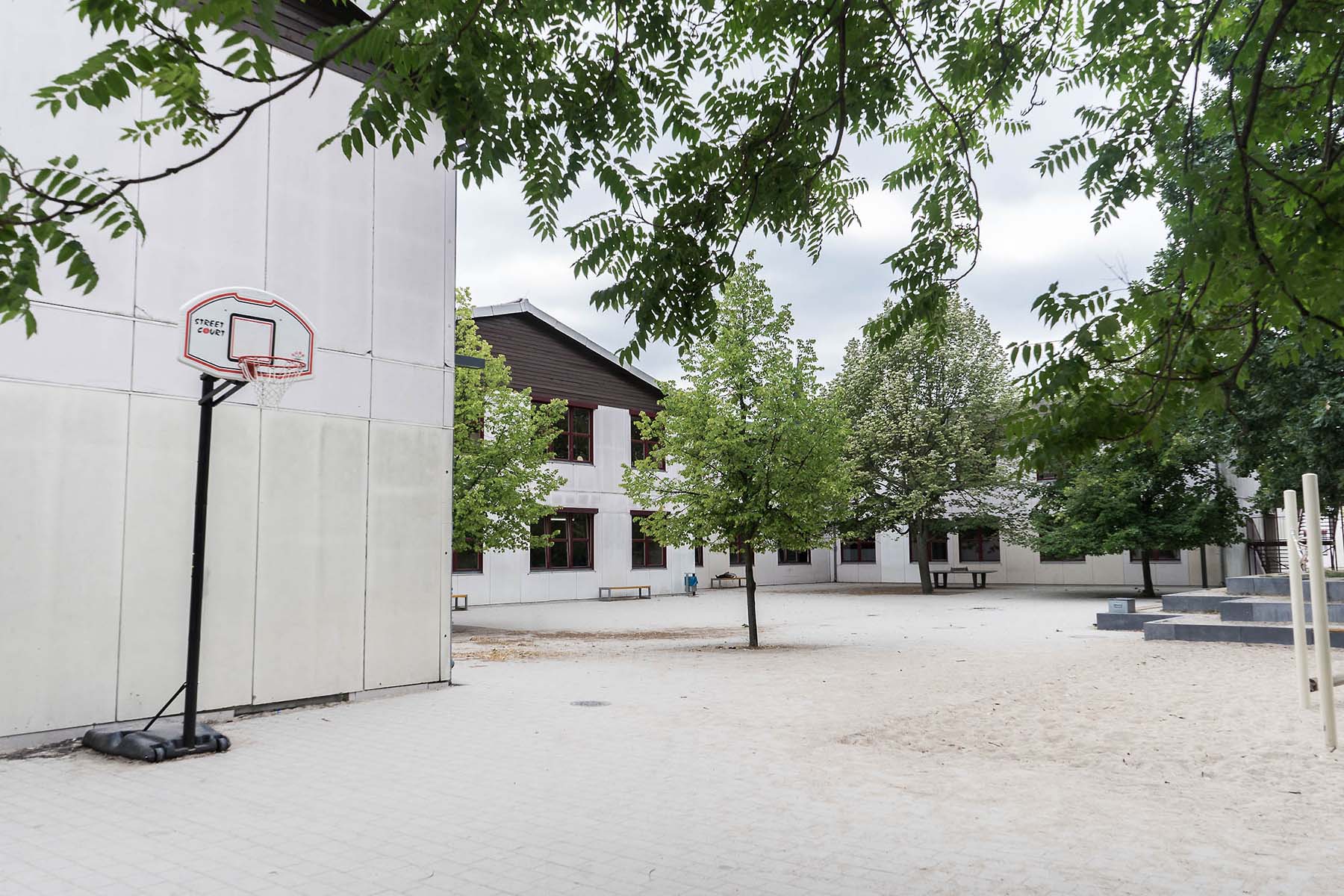 Aziz-Nesin-Schule Hof Basketballkorb